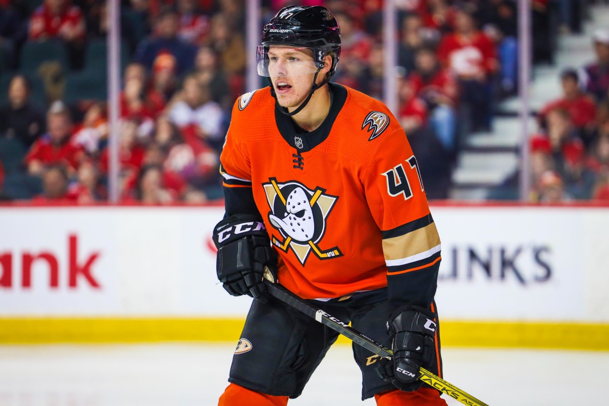 Report: Boston Bruins Trade For Ducks Defenseman Hampus Lindholm.