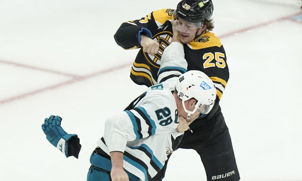 Bruins may make final trade push for 40-goal scorer