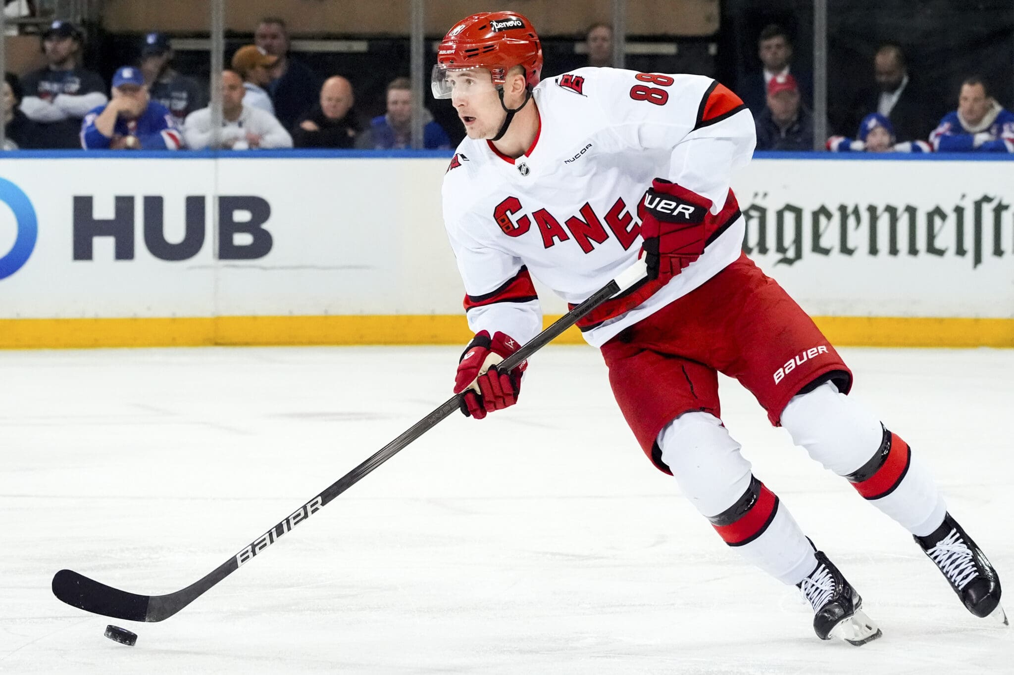 martin-necas-carolina-hurricanes-boston-bruins