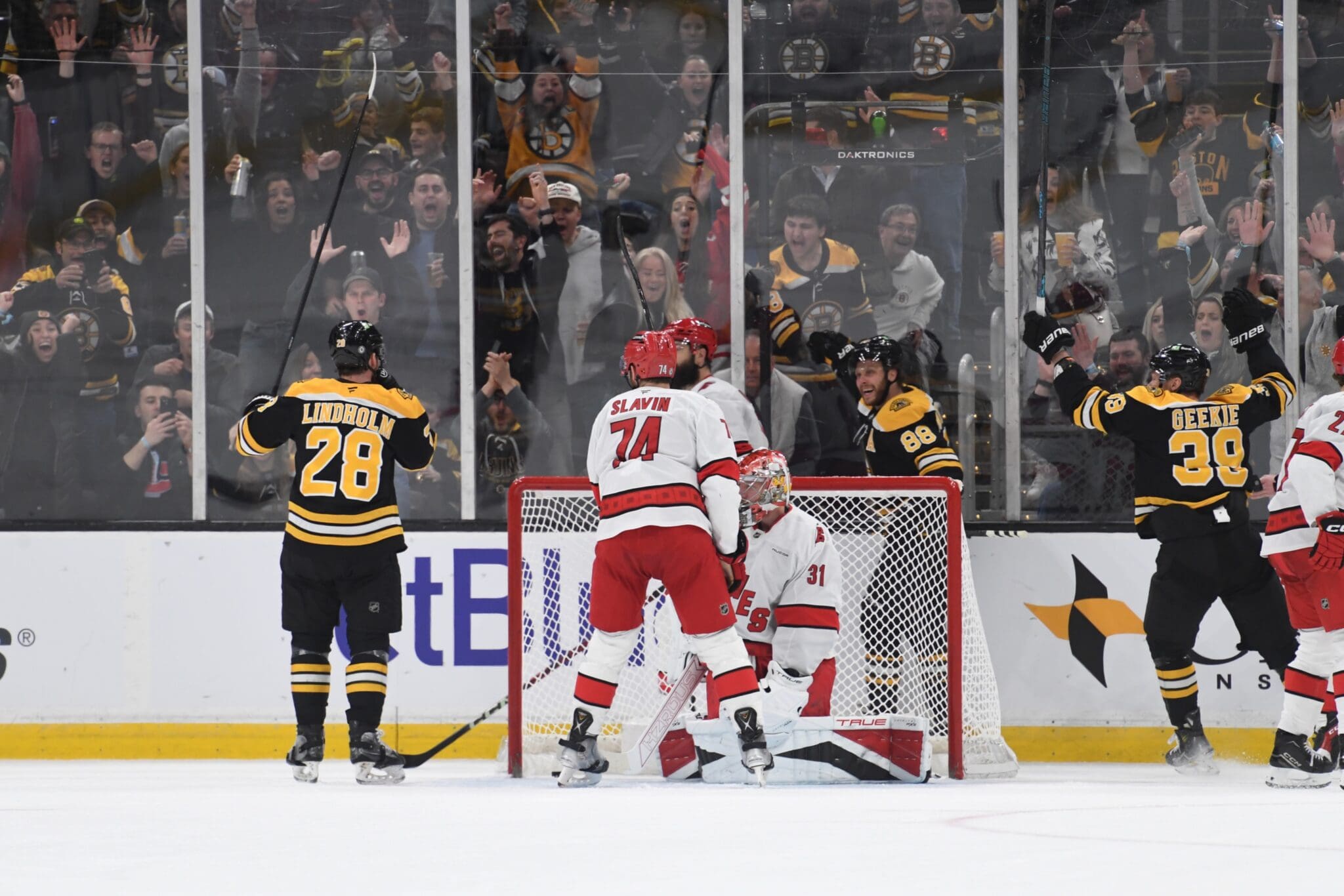 boston-bruins-carolina-hurricanes