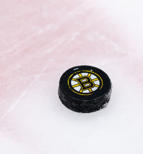 boston-bruins-puck